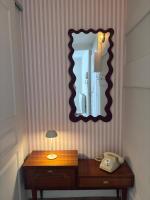 Appartement T2 pop rétro 70s, hypercentre - B&B Cherbourg