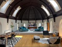 The Chapel - 3 Bedroom House - Ferienwohnung Farnborough