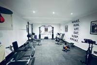 The Chapel - 3 Bedroom House - Bed and Breakfast Farnborough