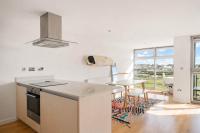Apartment Balcony Overlooking Fistral Sea Views - B&B Newquay