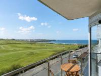 Apartment Balcony Overlooking Fistral Sea Views - B&B Newquay