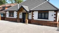 The Oak & Ember Stays - Ferienwohnung Bagshot