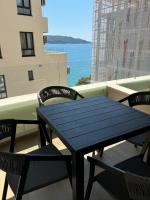 Sunny apartment Becici - Bed and Breakfast Bečići