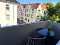 BHV-3, - 4- und 5-Zimmer Wohnungen mit Terrasse, 24h self-check-in, TV, Internet, DisneyPlus, Waschmaschine - Chambres d'hôtes Bremerhaven