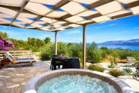 Olive Garden Home with Jacuzzi and Privacy - Chambres d'hôtes Mirce