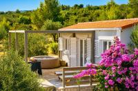 Olive Garden Home with Hot Tub - B&B Mirce