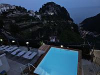 Admiring Amalfi - B&B Scala