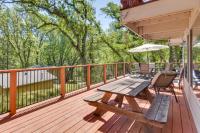 Cozy Cabin on the Cove, Large Deck & Private Dock - B&B Groveland