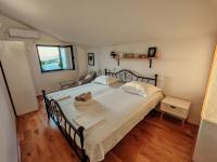 Holliday home Alida with jacuzzi - B&B Podgora