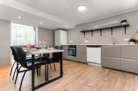 Loft 21 - Stylish Five Bedroom Apartment by Heimaleiga - B&B Reikiavik
