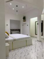Studio with Spa Bath