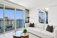 Luxury Corner 1 BR W Residence with Fantastic Intercoastal Views, Pool & Hot tub - Chambres d'hôtes Fort Lauderdale