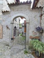 Casa Rosa nel borgo di Linzanico - B&B Abbadia Lariana
