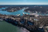 22 Mile Marker! Indoor/Outdoor Pools, Hot Tub! New - Chambres d'hôtes Osage Beach