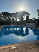 St Tropez face a la plage , Magnifique appartement T2 , entièrement rénové , grande terrasse , 2 piscines , magnifique résidence à 2 pas du port et du centre ville - Ferienwohnung Saint-Tropez