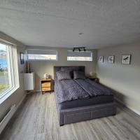 Cozy Apartment with Fjord View Þingeyri - Chambres d'hôtes Þingeyri