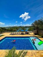 Piscina enorme, lareira e vista surreal da represa - Chambres d'hôtes Igaratá