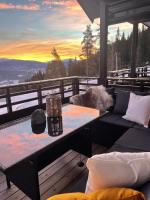 Luxury Lake & Mountain View Apartment - Balcony - B&B Voss