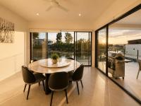 Scenic Waterfront w/ Pool in Surfers Paradise - B&B Gold Coast