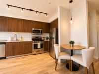 Lovely Brand New Condo - B&B Sidney