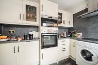 Five-Bedroom Home near Windsor and LEGOLAND, Free Parking - B&B Dorney
