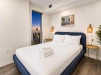 StayToronto - Modern 2BR Spacious Stay - Prime Location - Chambres d'hôtes Toronto