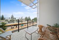 2 Bed, 2 Bath Ocean View Apt! Parking, 250m to Beach - B&B Gold Coast