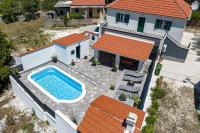 Holiday Home Luce with Private Pool - Happy Rentals - Chambres d'hôtes Ljubitovica