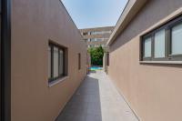 Cozy Apartments with Pool Near Airport by HostWise - Bed and Breakfast Moreira
