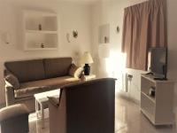 L - One-Bedroom Apartment (2-3 Adults) without view