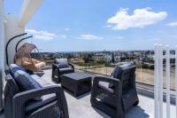 2BR apt with roof top - B&B Livádia