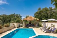 Villa Anna With Private Pool And Garden - Happy Rentals - Bed and Breakfast Bribir