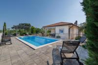 Kuća za odmor KAPOVCI s bazenom - B&B Brusići