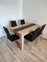 Apartment mit 3 Schlafzimmern und Balkon