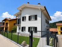 Villa Diamante, Spacious Comfort Villa on Lake Como with Garden, Garage & AC - B&B Colico