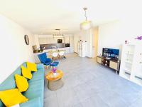 Urban Serenity 2BR Flat with terrace and parking - Chambres d'hôtes Luxembourg