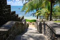 Beachfront Duplex with Estate Pool - B&B Bain Boeuf