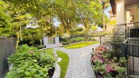 New Luxury 2BR Prime Dunbar Home - Near UBC, Downtown, Beaches & Shops - Free Parking - Chambres d'hôtes Vancouver