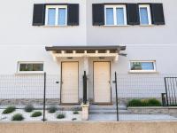 Villa Smeraldo, Spacious Comfort Villa on Lake Como with Garden, Garage & AC - Chambres d'hôtes Colico