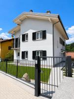 Villa Smeraldo, Spacious Comfort Villa on Lake Como with Garden, Garage & AC - Chambres d'hôtes Colico