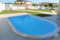 Seriz Beach House - Family Villa with Pool, BBQ & Garden Near the Beach - Chambres d'hôtes Sesimbra