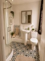 Modern 5BR Newport Home Sleeps 10 Free Parking - Ferienwohnung Newport (Wales)