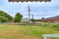 Fenced Yard! Quiet Home, 3 Mi to Fort Sill - Chambres d'hôtes Lawton