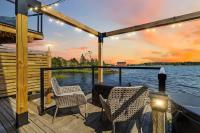 Private Oceanfront Suite Hot Tub & Fireplace - B&B Lunenburg