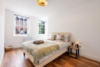 3BR Flat By Pulat Short Lets & Serviced Accommodation London With Pool Table, SmartTV - Ferienwohnung London