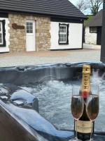 Hughie Toms Cottage - B&B Greencastle