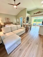 Emerald Isle Adventures Coastal Retreat - B&B Emerald Isle