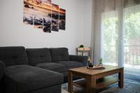 Sunny 2BR Apartment Iraklia - Bed and Breakfast Néa Irákleia