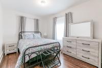 Stylish 3br Cozy Home 10min Drive from ND! - Bed and Breakfast South Bend