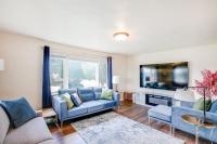 Home 3 Minutes from Notre Dame Sleeps 8 - Bed and Breakfast South Bend